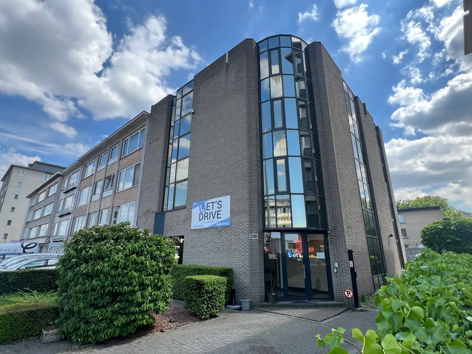 Kantoor te koop foto {{pictureIndex}}