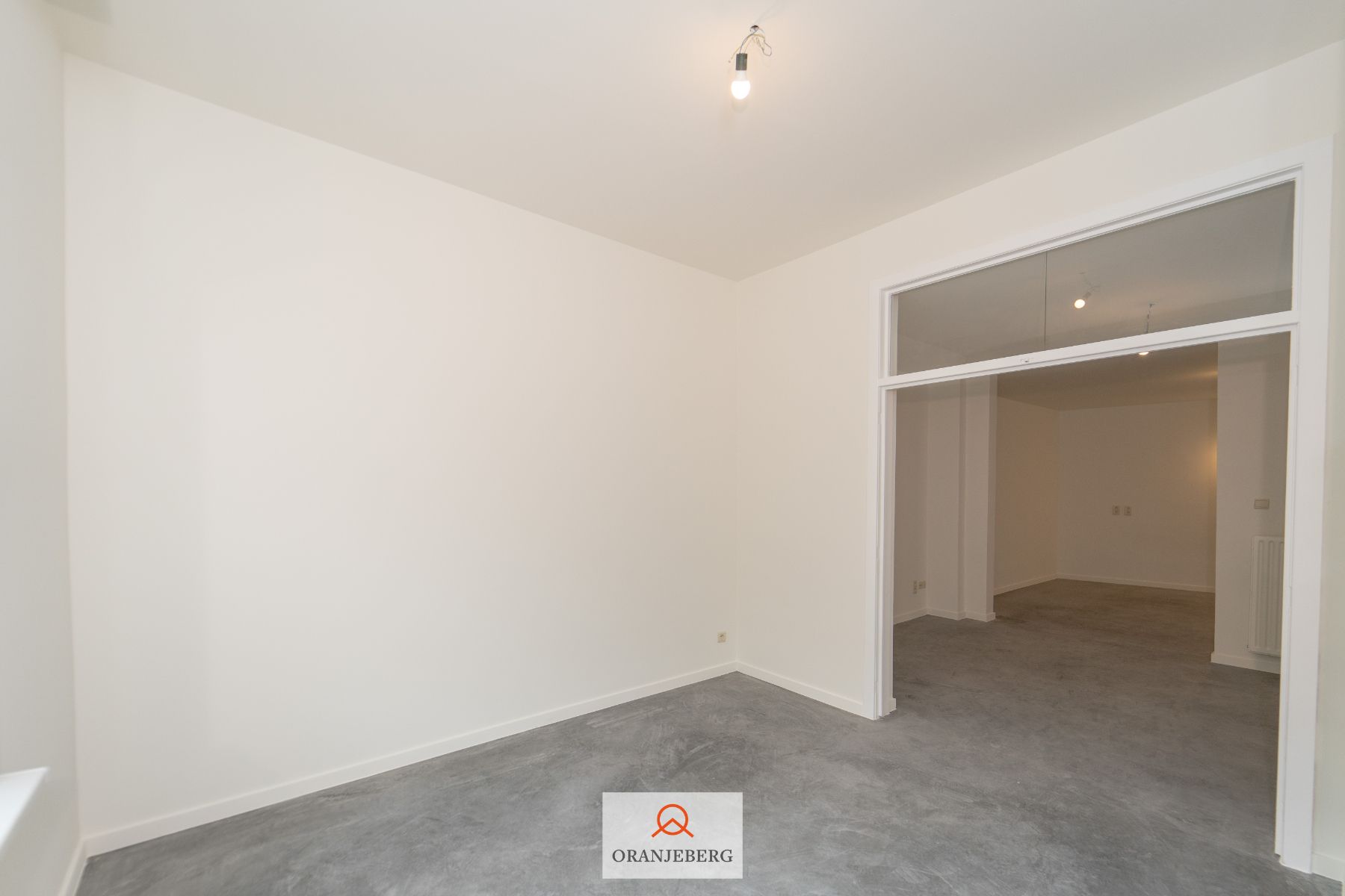 Gerenoveerd gelijkvloerse commerciële ruimte vlakbij UZ foto 18