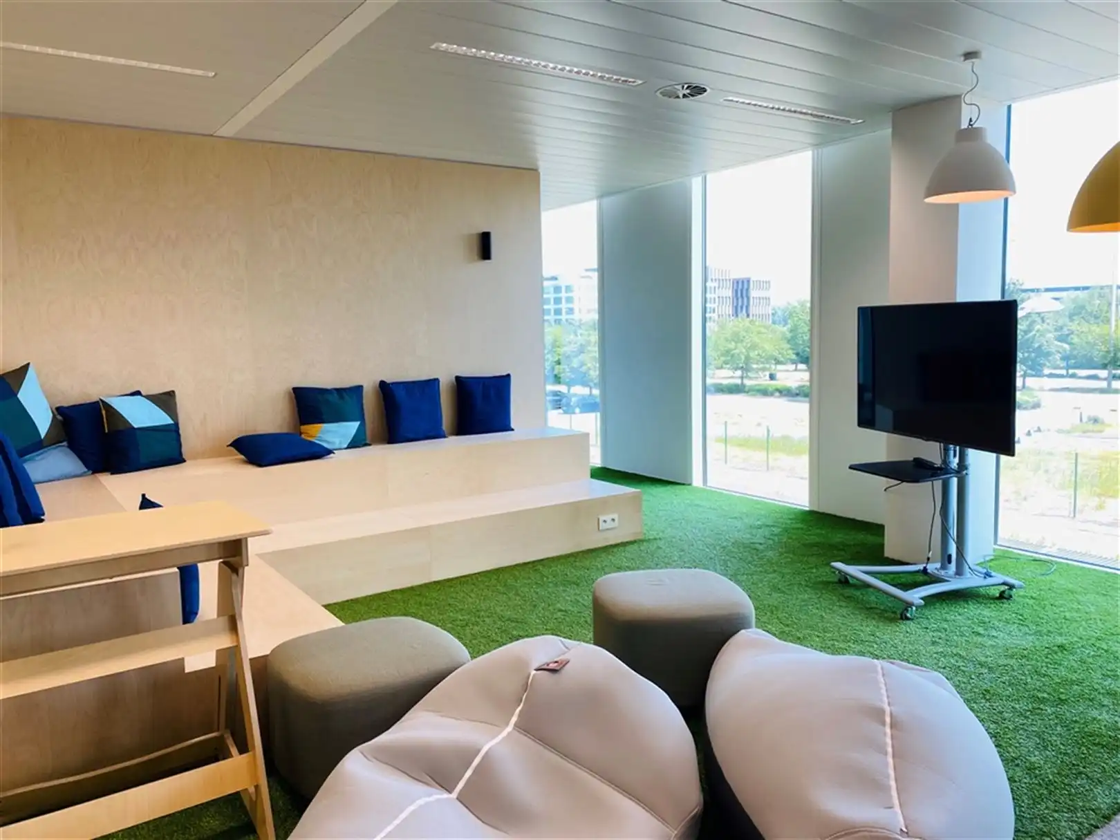 Gemeubelde kantoren in stijlvol gebouw langs The Loop foto 23