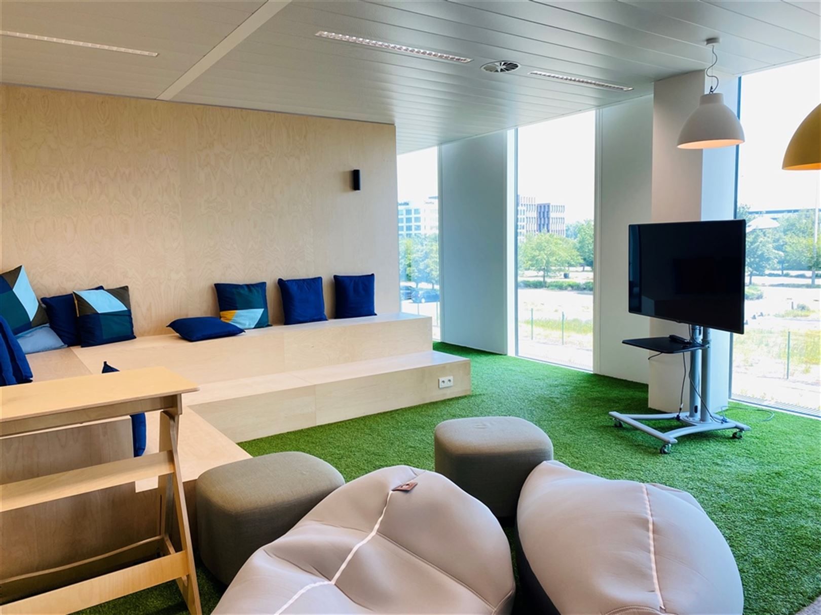 Gemeubelde kantoren in stijlvol gebouw langs The Loop foto 23