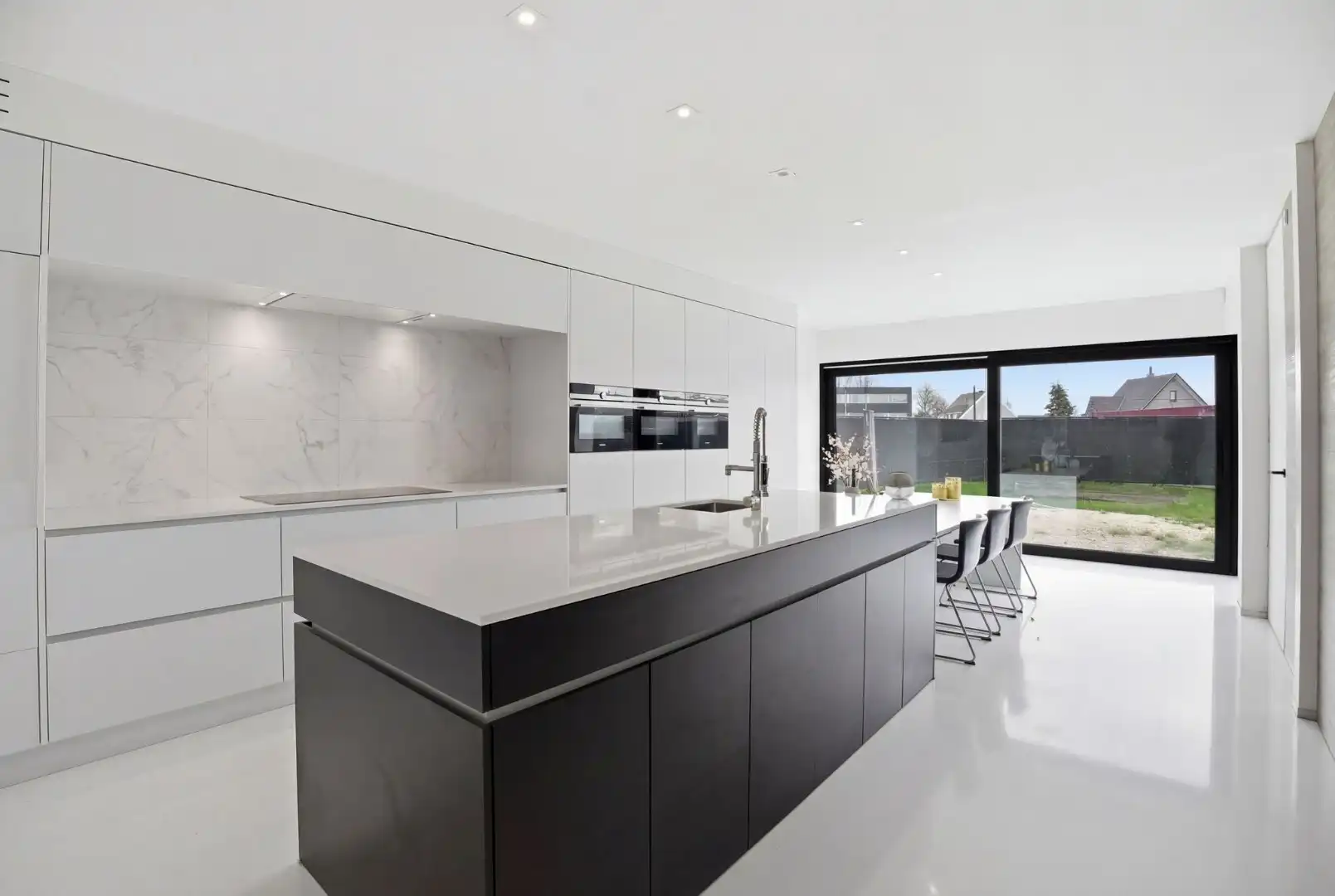 Alleenstaande woning (BJ2016) op 663m² met inpandige garage, 4 slks en 2 badkamers te Kuurne. foto 8