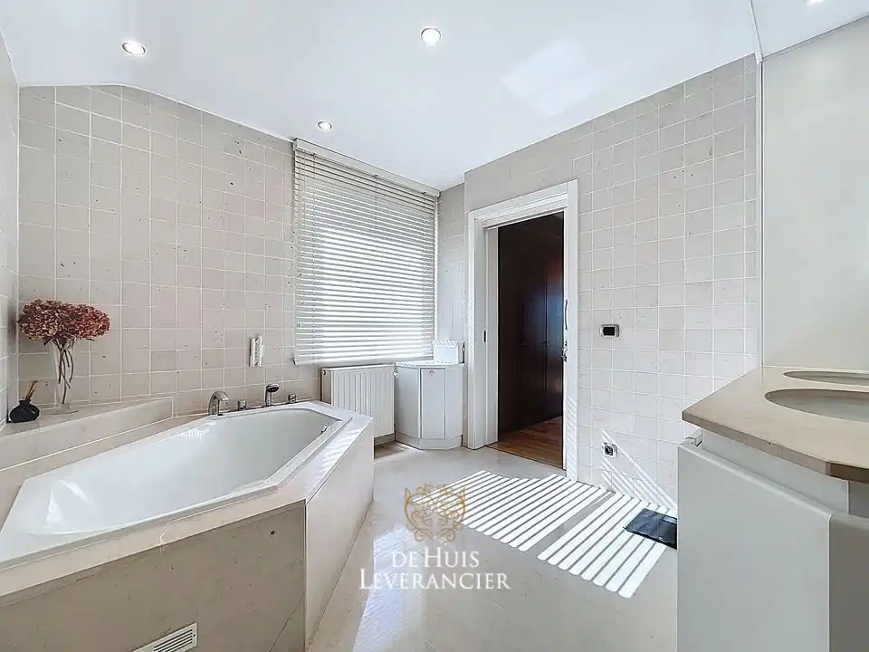 Exclusieve villa op uitzonderlijk perceel van 1 767 m², grenzend aan natuurgebied foto 48