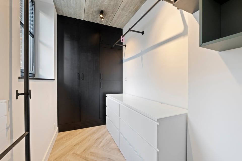 PRACHTIG GERENOVEERD APPARTEMENT MET GARAGE TE HUUR MIDDENIN HET CENTRUM VAN SINT-TRUIDEN foto 8