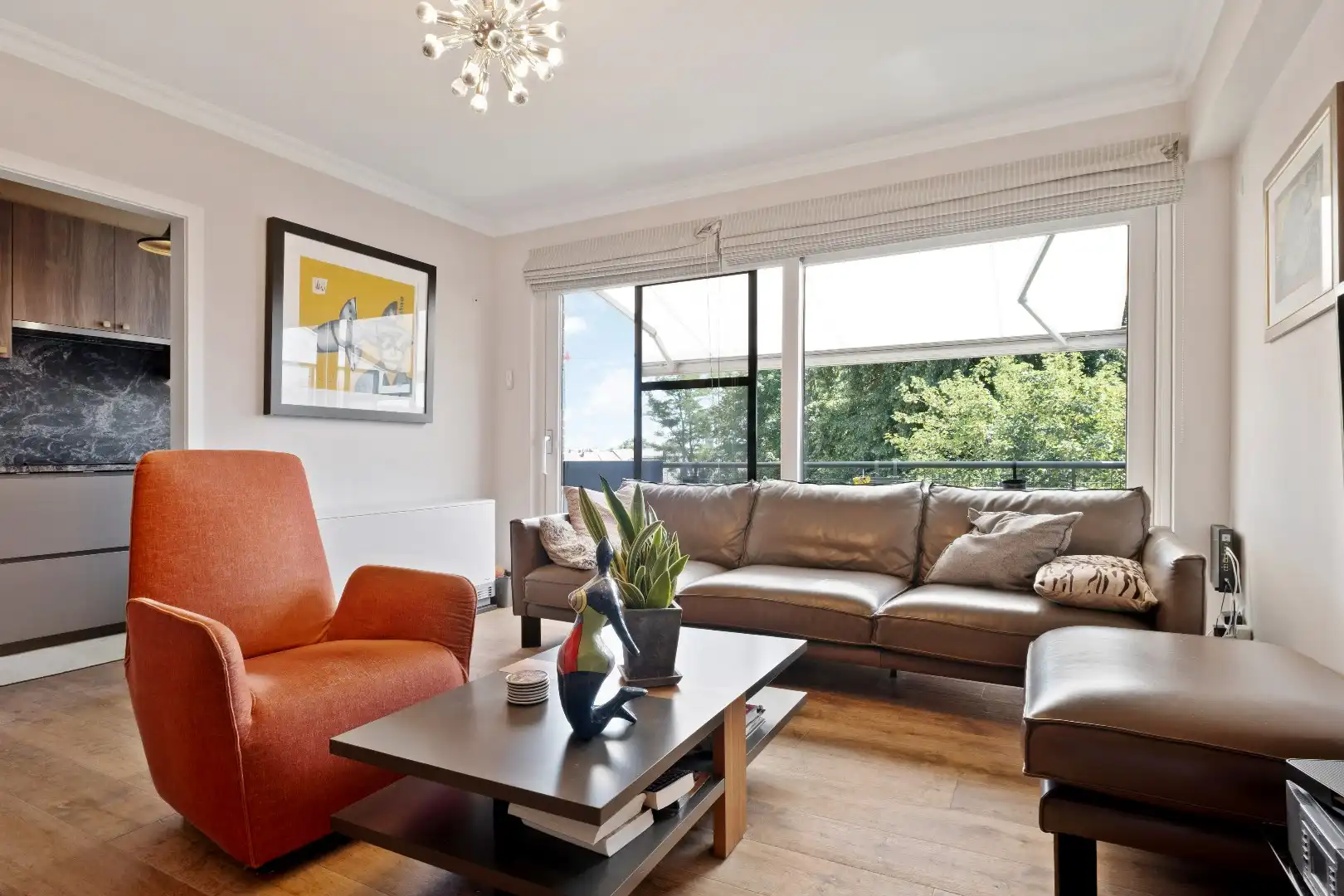 Instapklaar appartement in het hart van Izegem met garagebox foto 4
