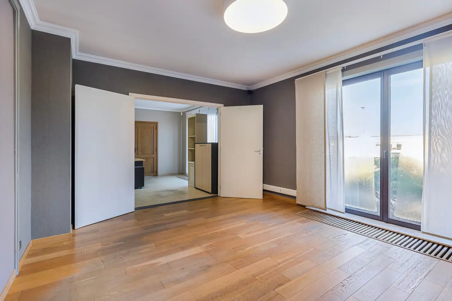 STIJLVOL KANTOOR MET UITSTEKENDE VISIBILITEIT EN BEREIKBAARHEID TE LUMMEN! foto 9