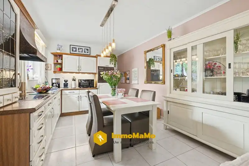 WONING MET 3 SLAAPKAMERS, INPANDIGE GARAGE EN STEIGER AAN DE MOERVAART TE KOOP IN MOERBEKE foto 7