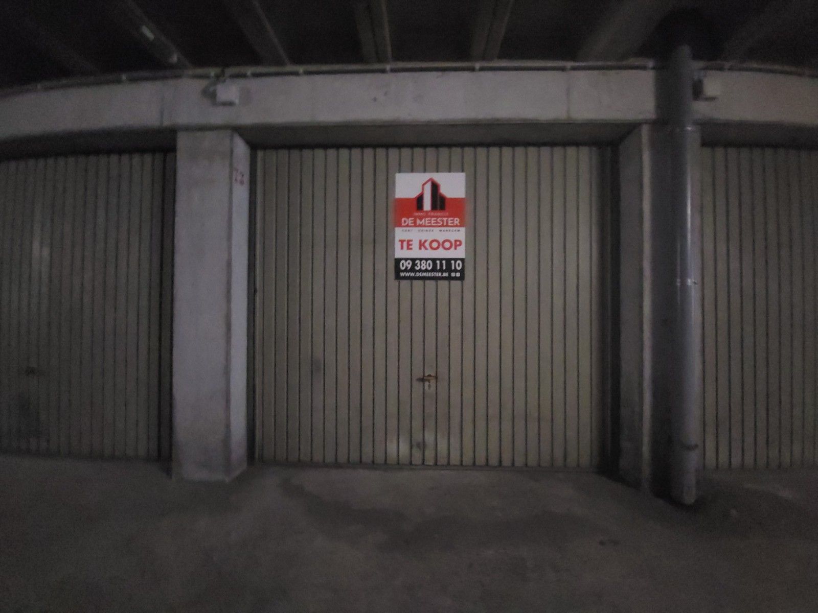 Garage in centrum Deinze foto {{pictureIndex}}