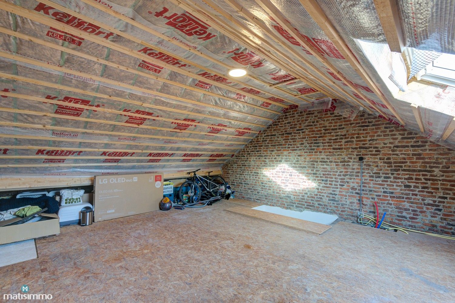 GROTENDEELS GERENOVEERDE GEZINSWONING MET ZUIDGERICHTE TUIN IN MILLEN foto 21