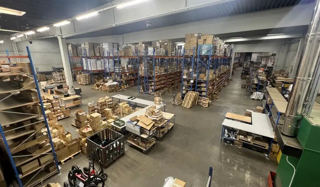 Bedrijfsgebouw met laadkades te huur in Ronse foto 4