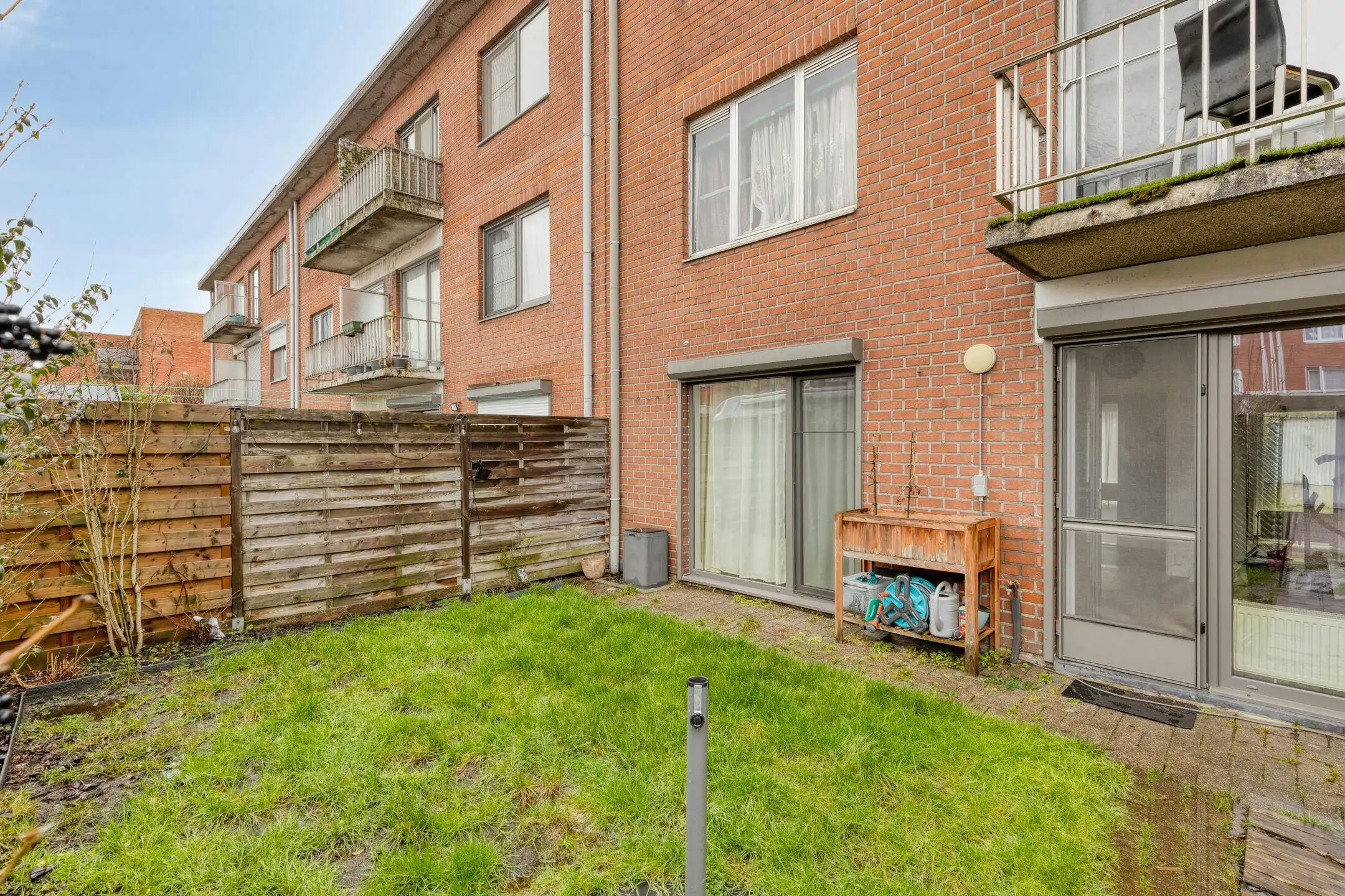 Gelijkvloers appartement met ZW-tuin en garage te koop foto 13