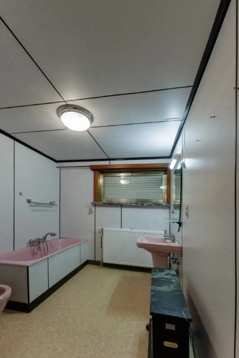 Ruime halfopen bebouwing met grote tuin foto 19