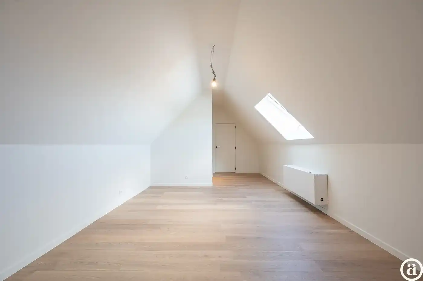 Prachtige nieuwbouw villa met 5 slaapkamers gelegen in een rustige residentiële omgeving.  foto 19