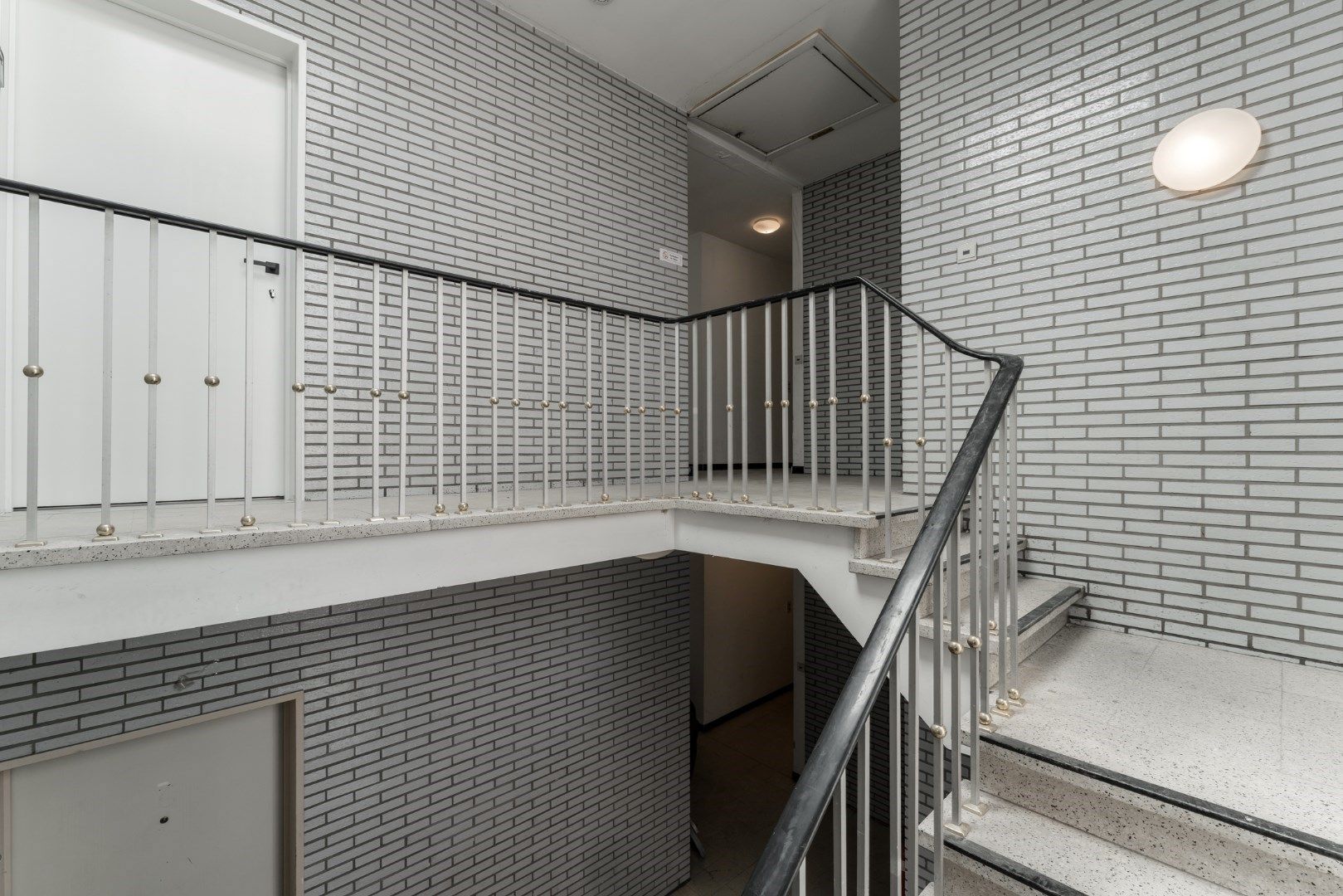 Volledig gerenoveerd 3 slaapkamer appartement in Neerpelt centrum. foto 20