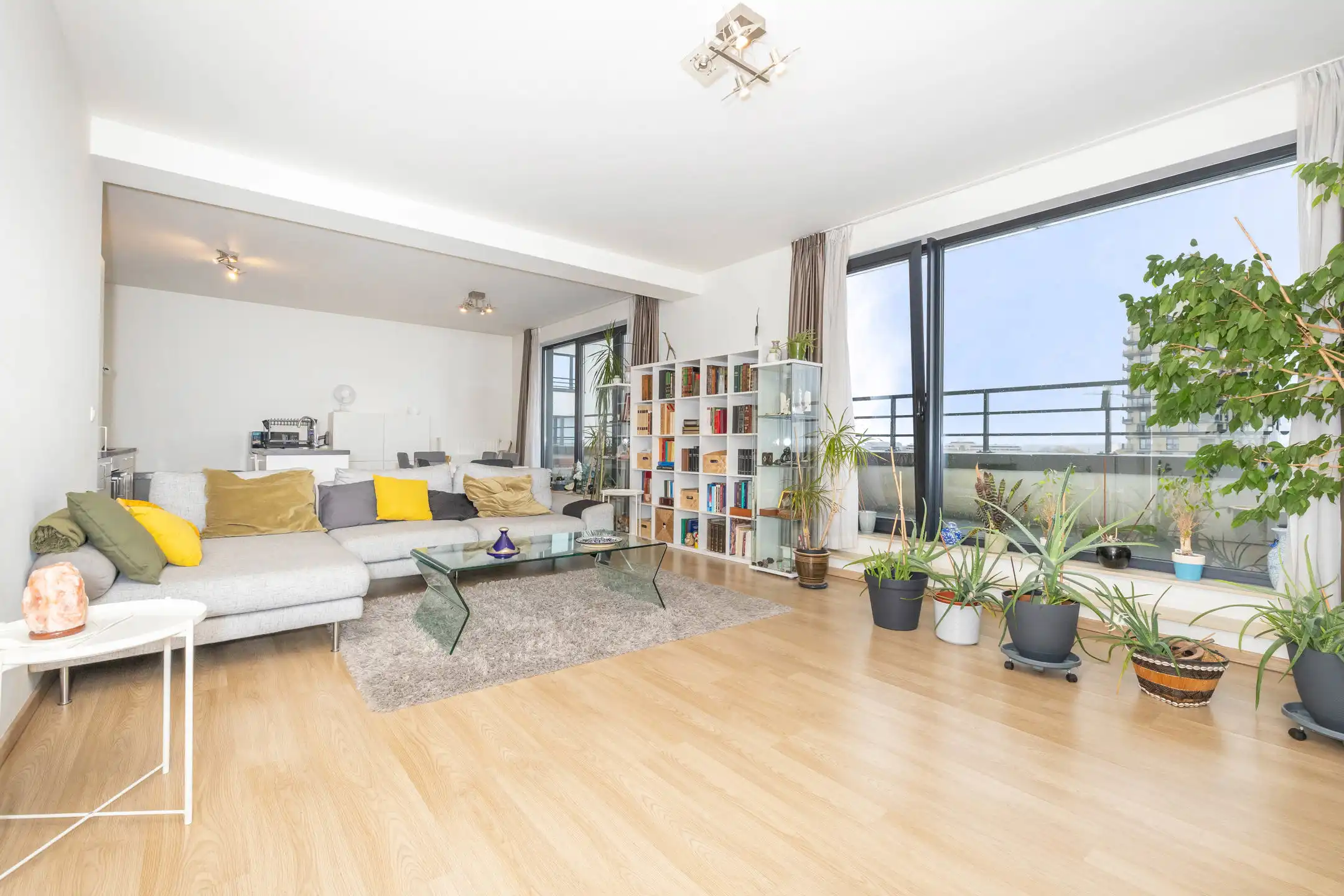 NATO - 3 slaapkamers appartement + P foto {{pictureIndex}}