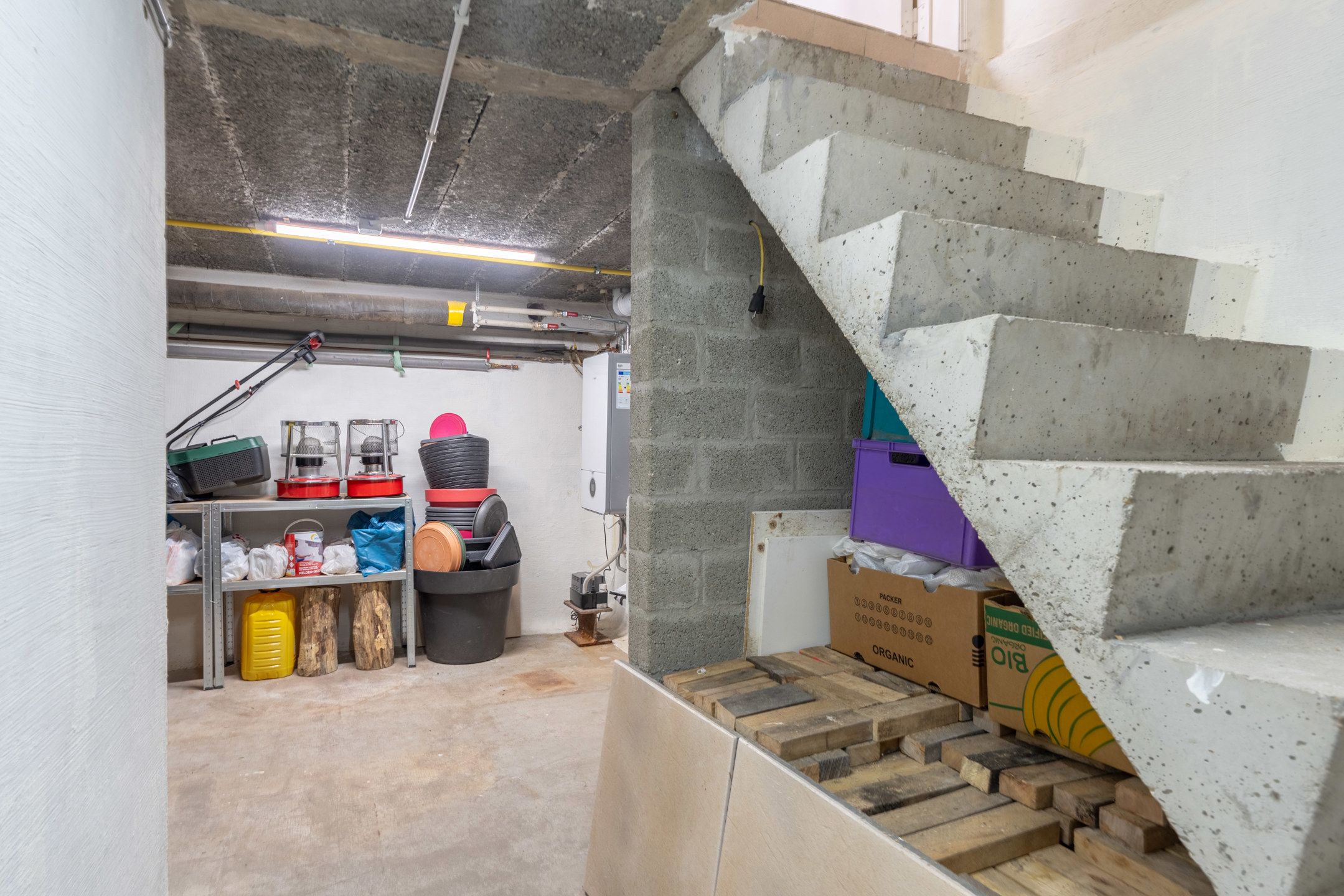 Volledig vernieuwde  woning/kantoor/handelspand met 5 slpks foto 47