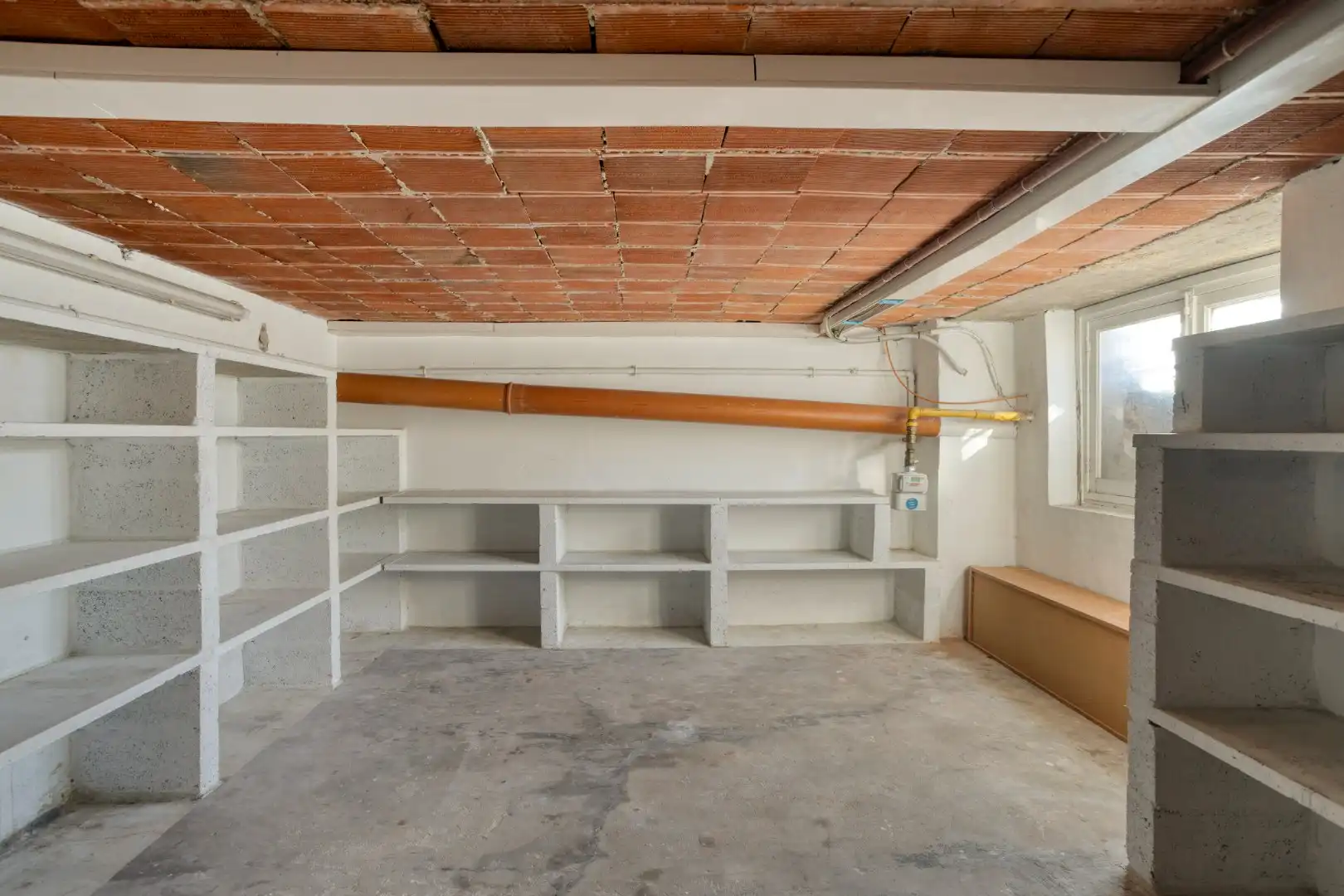 Verzorgde woning met diepe tuin, carport en uitweg achteraan! foto 17