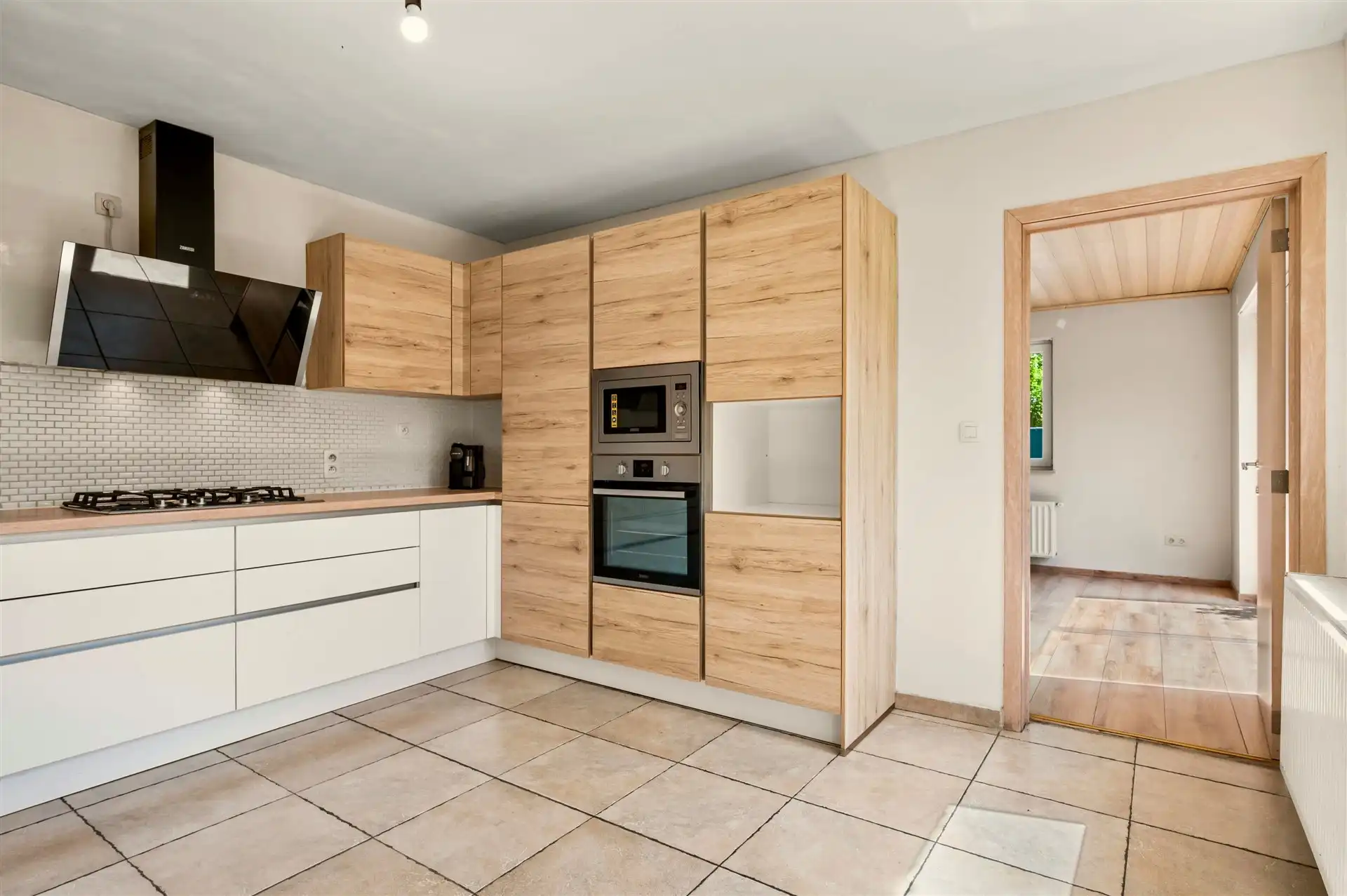 Knappe, ruime instapklare woning met 4 slpks, 2 bdks en tuin foto 10
