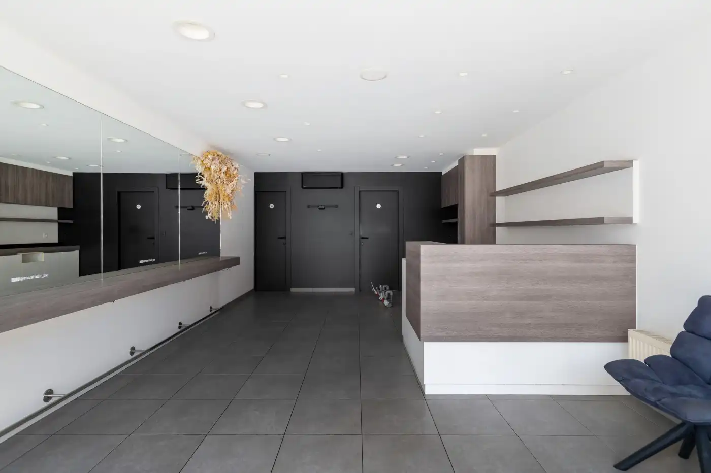 Volledig gerenoveerde woning met commerciële ruimte en 3 slpk. foto 10