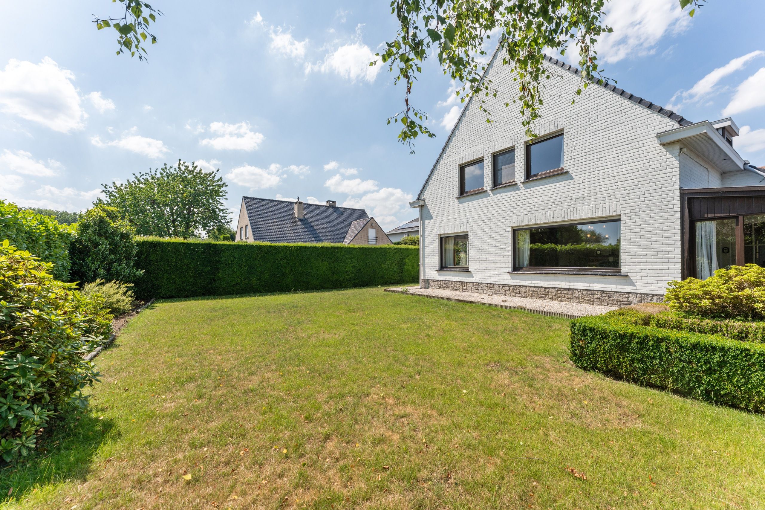 Charmante op te frissen woning met atelier in residentiële buurt foto 11