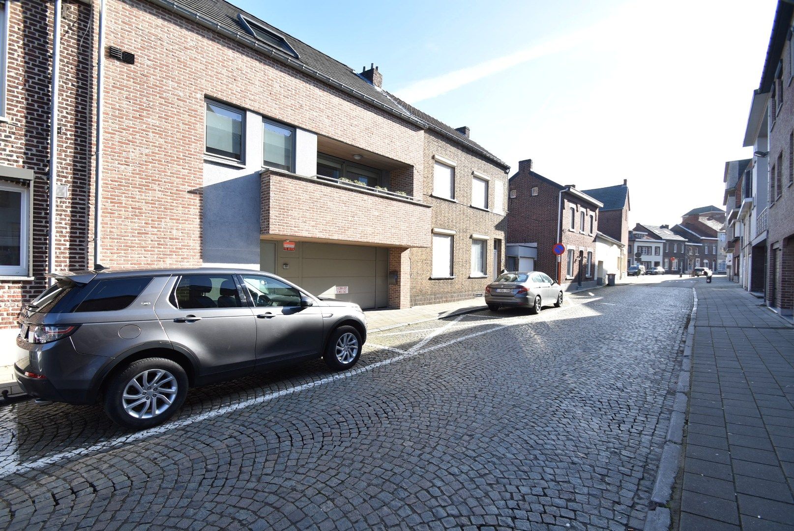 Zeer nette en ruime stadswoning/duplex-appartement met inpandige garage in hartje Bilzen foto 4