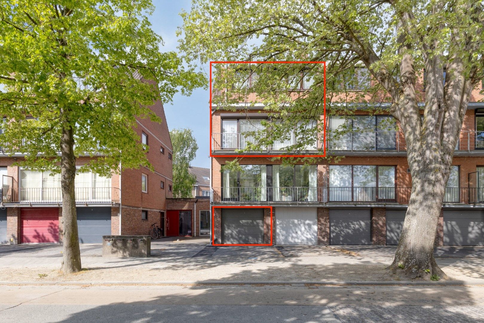 Ruim duplexappartement met 3 slaapkamers en garage! foto 2