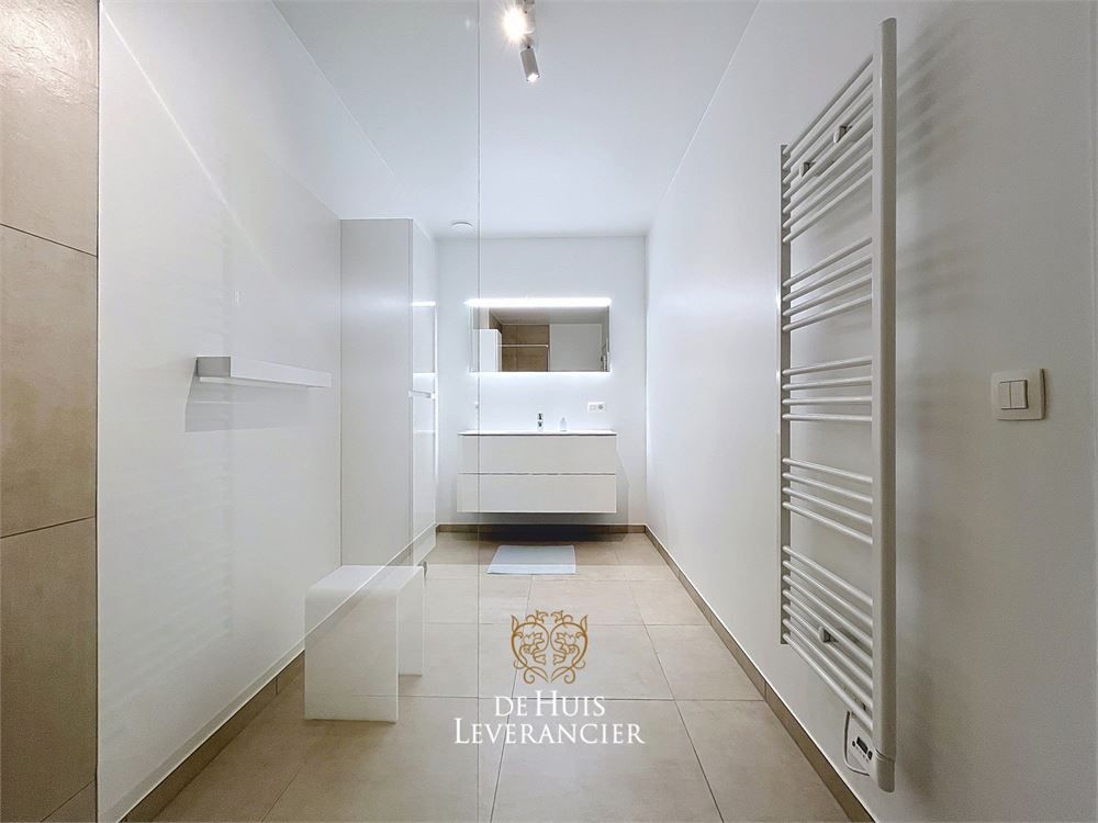 Discrete luxe & tijdloze elegantie : subliem nieuwbouwappartement met terras en gemeenschappelijk tuin te koop in Boechout foto 8