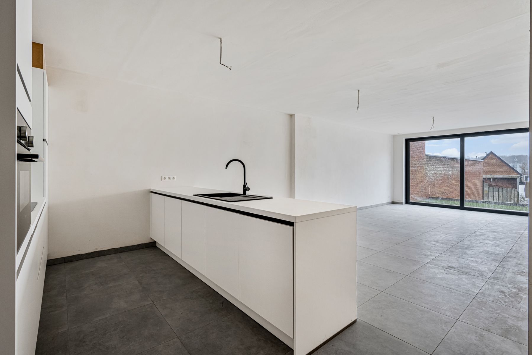 Gelijkvloers appartement met terras en tuin foto 2