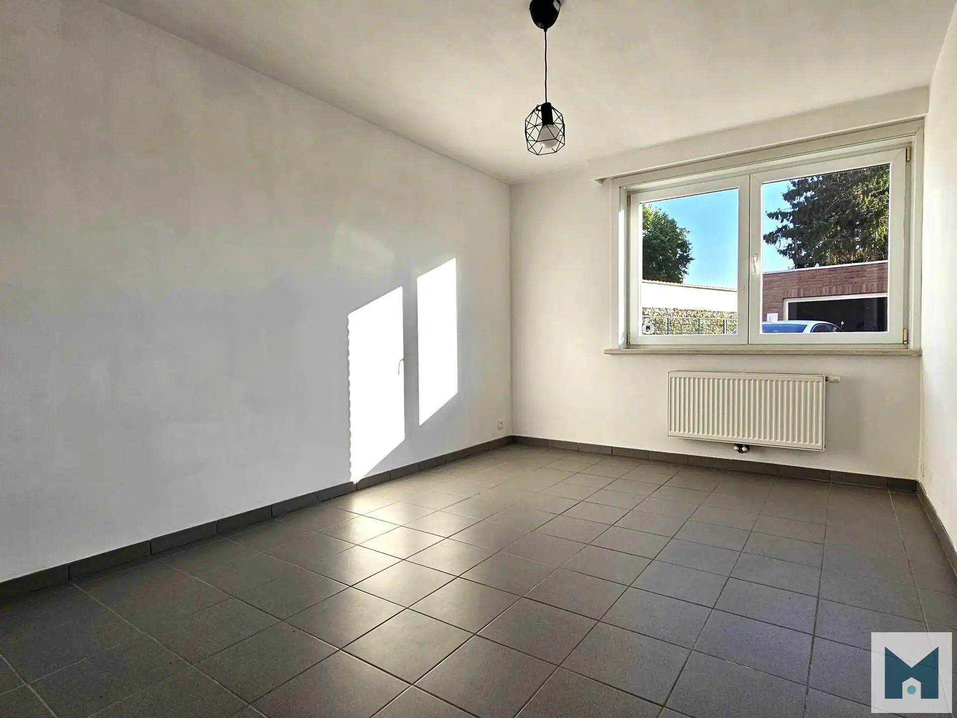 Ruim gerenoveerd app. met 3 slpks, een garage en gem. tuin! foto 11