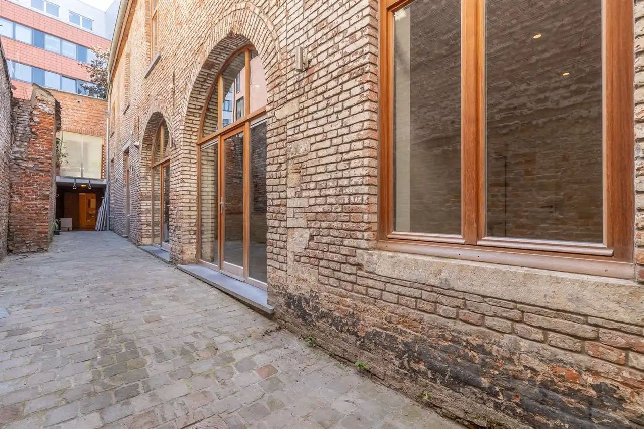 Ruim gelijkvloers appartement met zonnige tuin op toplocatie foto 5