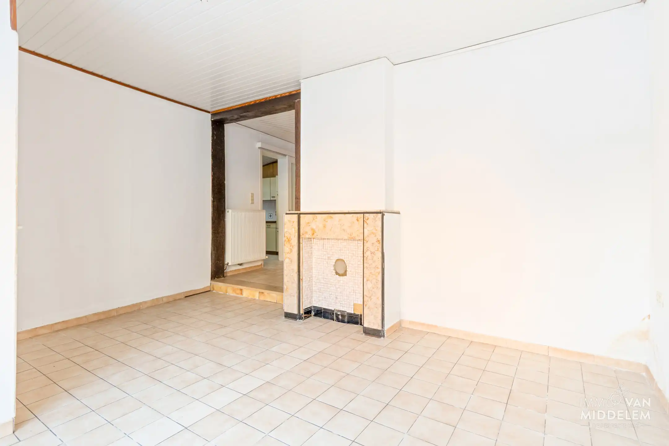 TE RENOVEREN STARTERSWONING MET 2 SLAAPKAMERS EN GARAGE foto 5