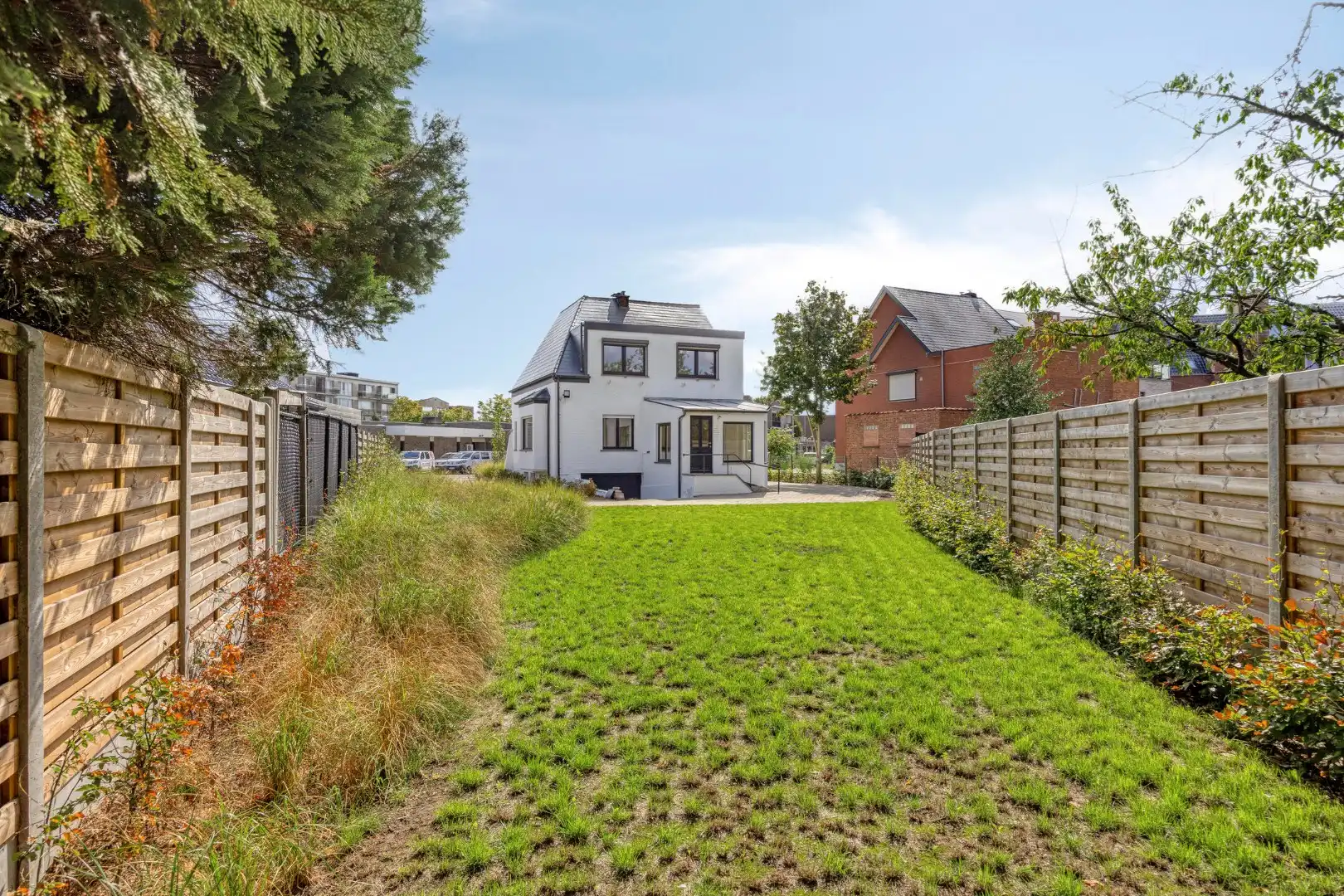 Gerenoveerde woning met 3 slpks, ruime tuin en inpandige garage in Tessenderlo-Ham ! foto 2