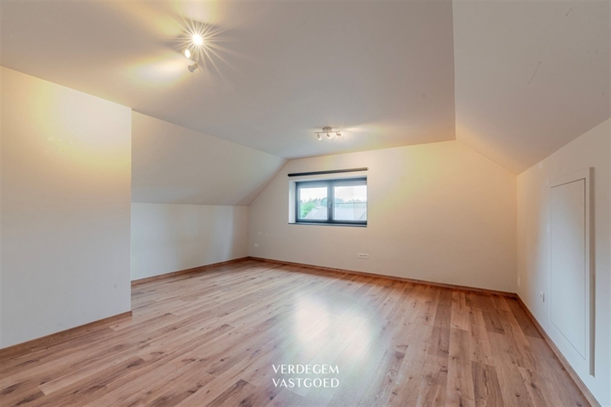 Moderne luxe en comfort in recente woning met 4 slaapkamers foto 23