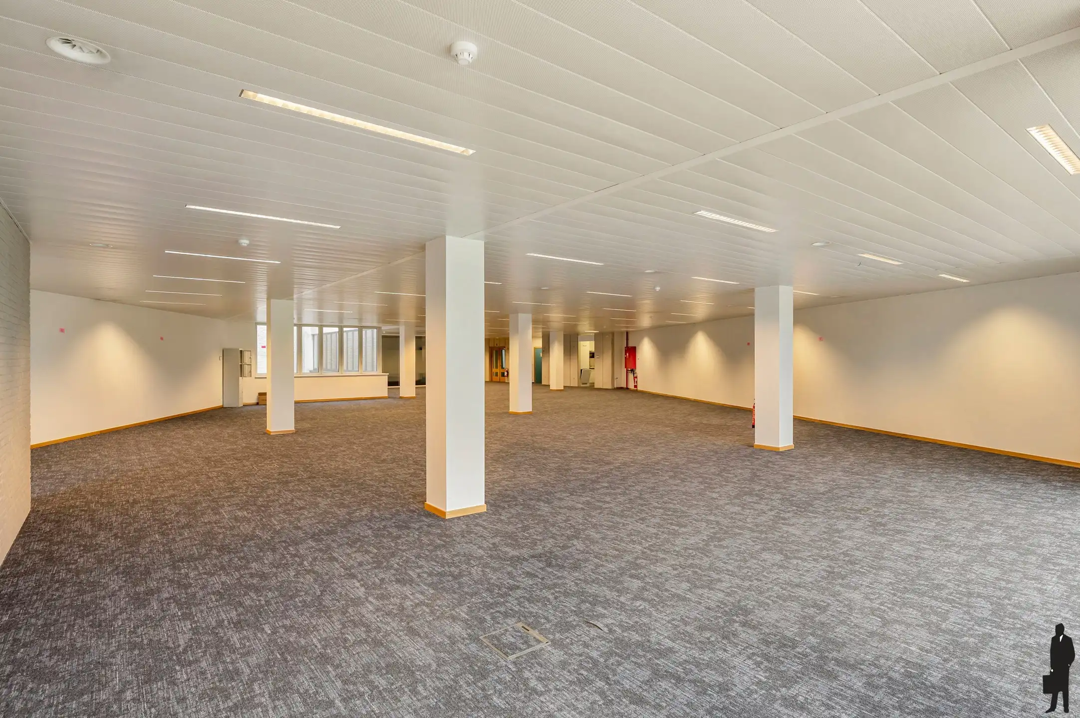 4 gerenoveerde kantoorruimtes (geheel of gedeeltelijk te huren) in een karaktervolle geklasseerde herenwoning met uitstekende bereikbaarheid en ruime parkeervoorzieningen. foto 5