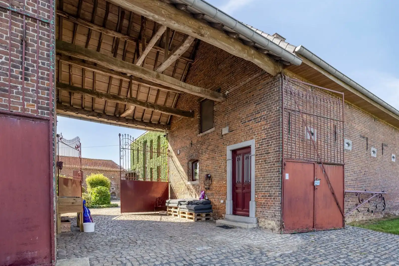 Karaktervolle hoeve met 11 slaapkamers en prachtige binnenkoer foto 30