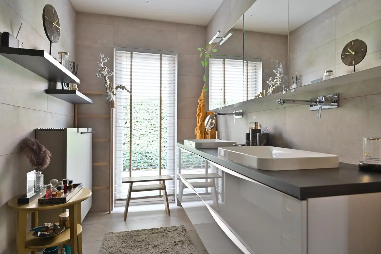 Exclusieve, compleet ingerichte bungalow op unieke bosrijke ligging, met prachtig overdekt terras en ruime kelder foto 18