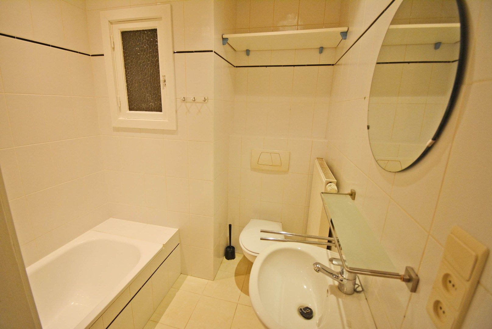 Ruim appartement met 3 slaapkamers in een zijstraat van de Lippenslaan. foto 7