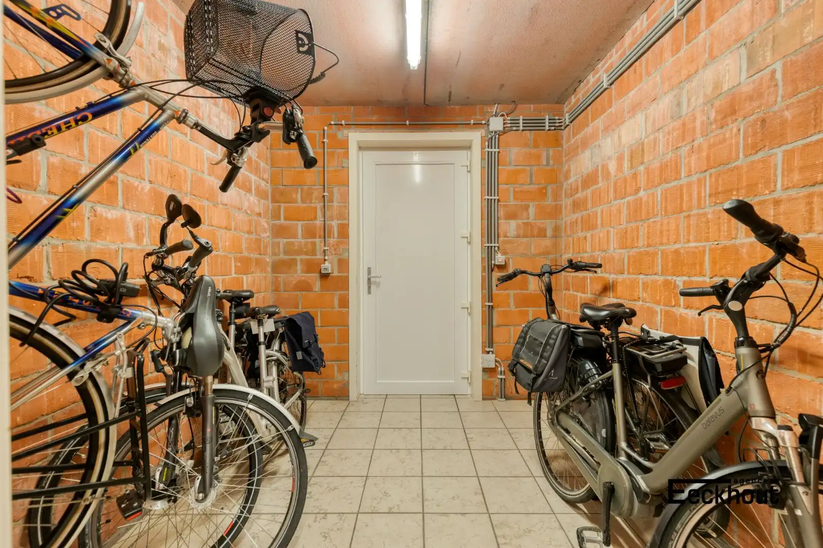 Zeer ruim appartement met 3 slaapkamers, groot terras en achterliggende, royale garagebox! foto 16