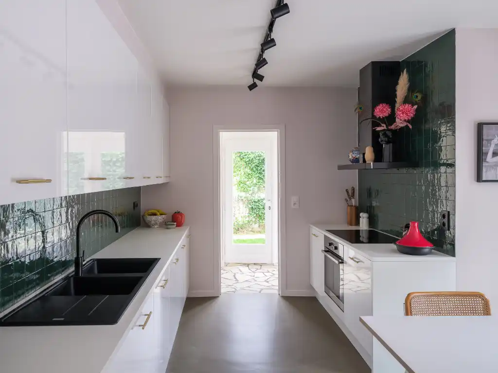 Karaktervolle woning met polyvalente achterbouw en aangename tuin in Westrem. foto 10