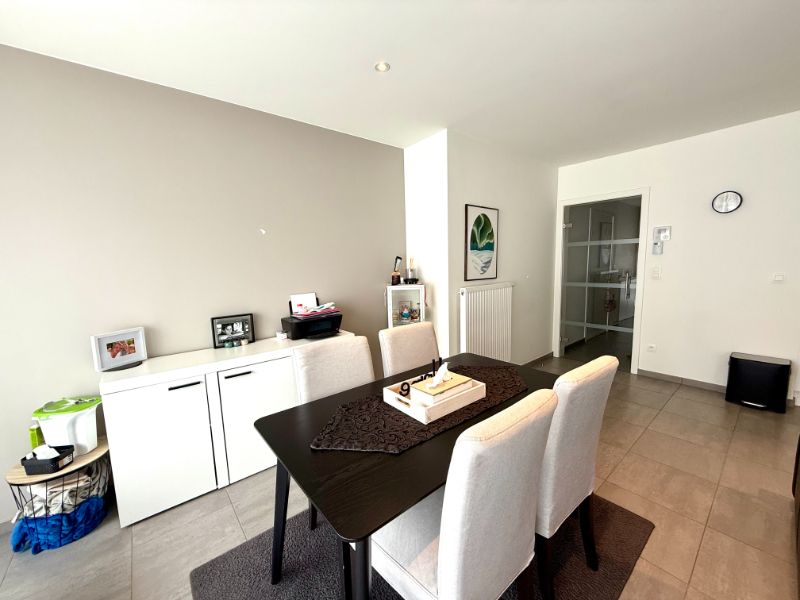 Centraal gelegen, modern appartement met 2 slaapkamers en terras foto 7