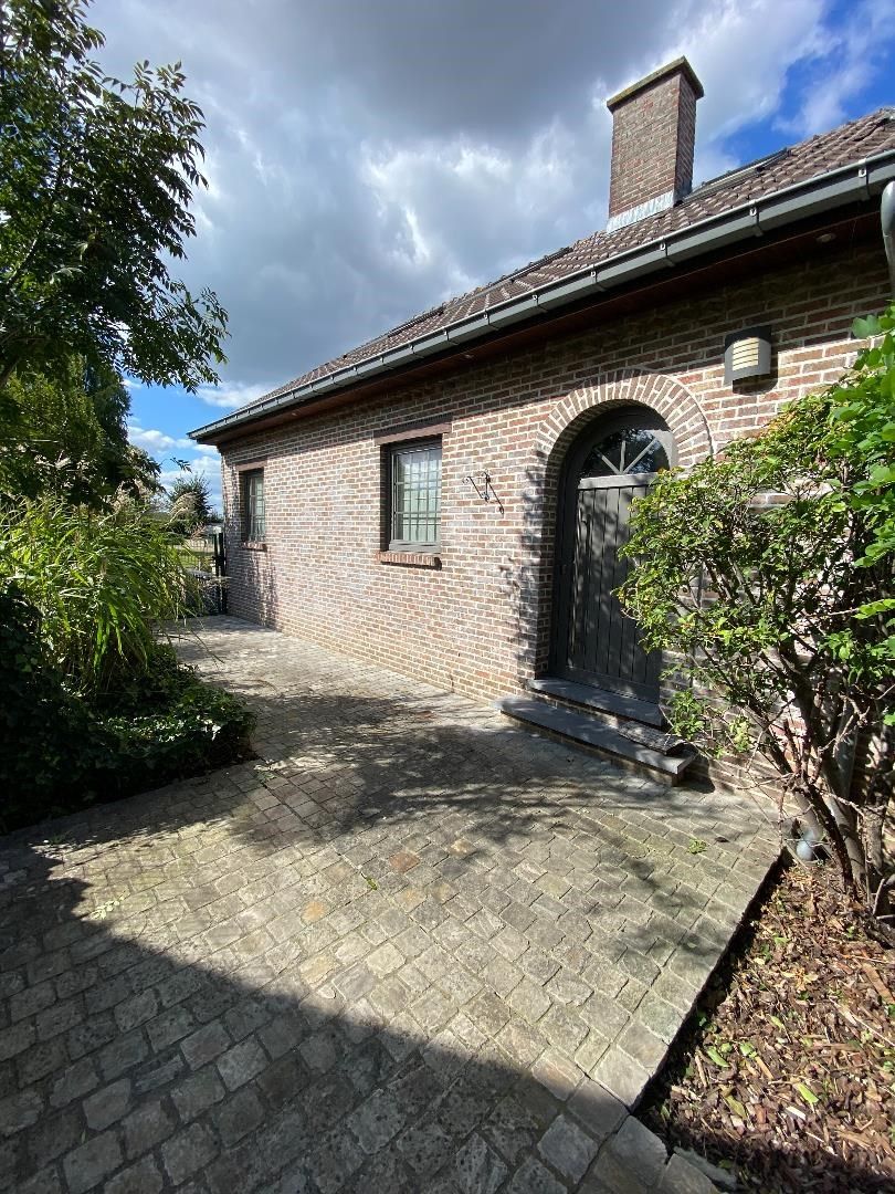 Alleenstaande woning met 4 slaapkamers en grote tuin foto 2