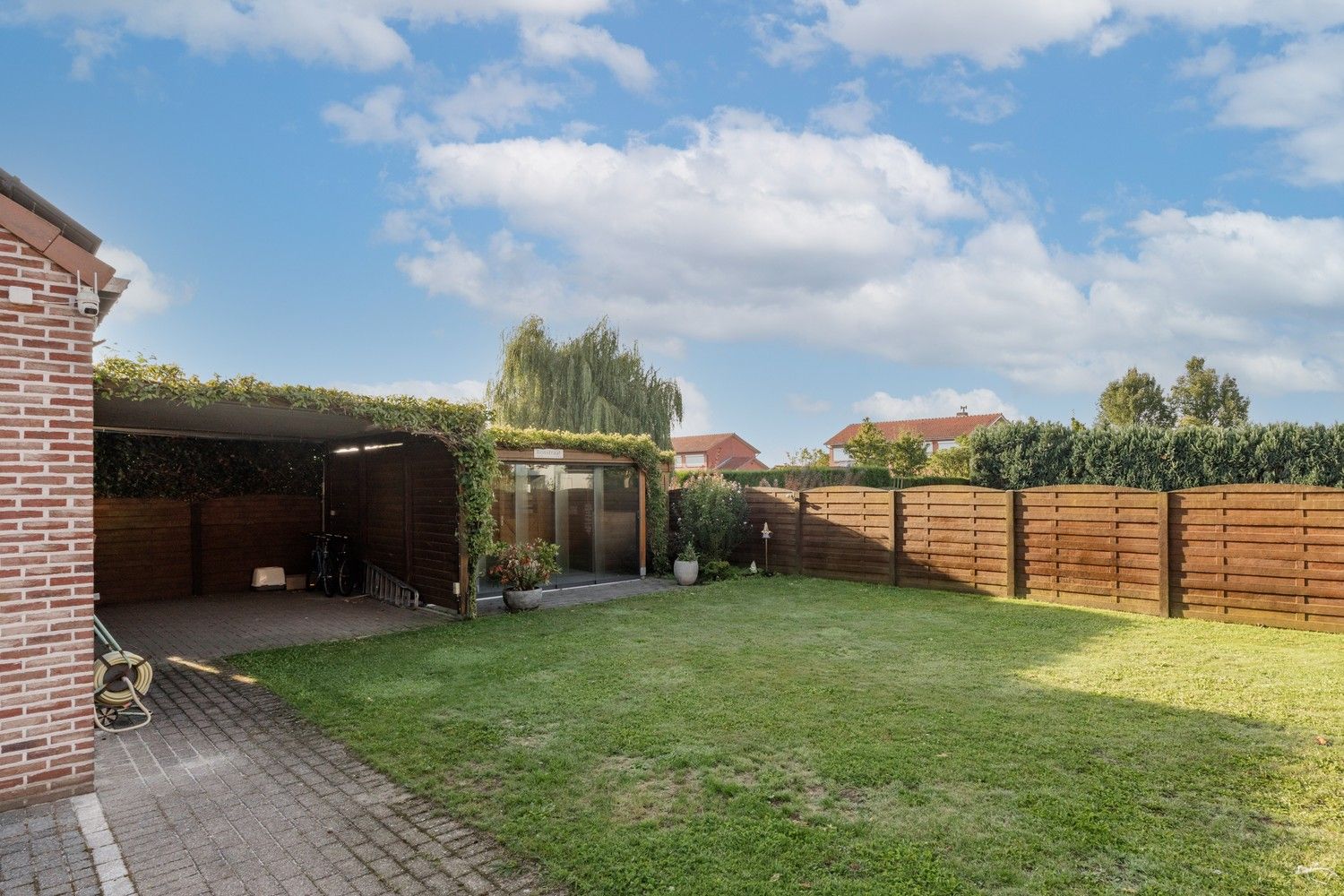 Vrijstaande woning met ruime garage en tuin, rustig gelegen nabij natuurgebied en Nederlandse grens foto 34