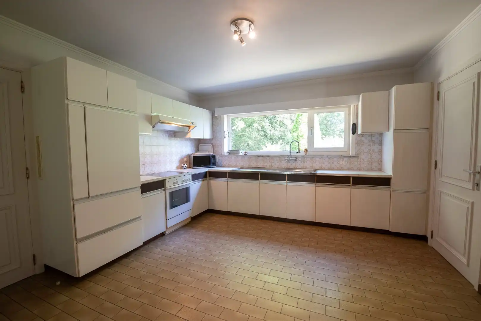 TE KOOP te Waregem: Ruime open bebouwing op 549m² met zeer gunstige ligging (SEV). foto 5