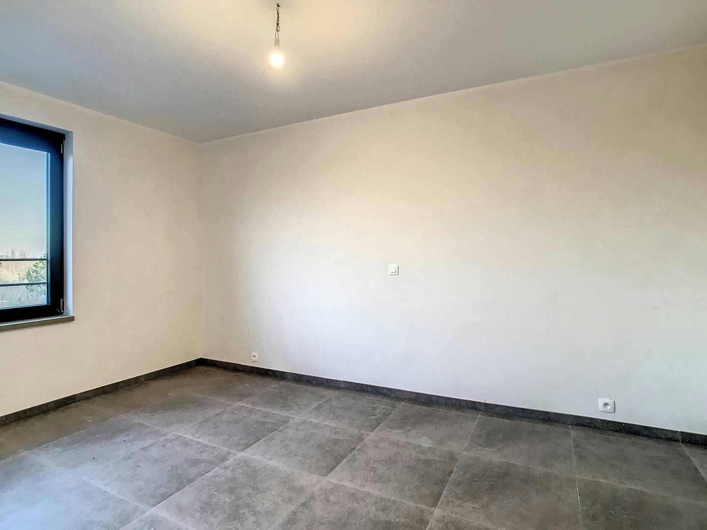 Gerenoveerd, energiezuinig appartement met 3 slaapkamers in Ieper  foto 12