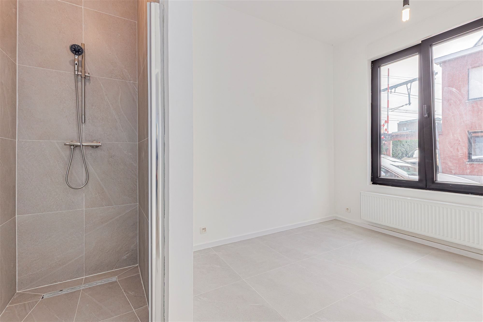 Gerenoveerd huis met 3 slpks en tuin te Hemiksem foto 13