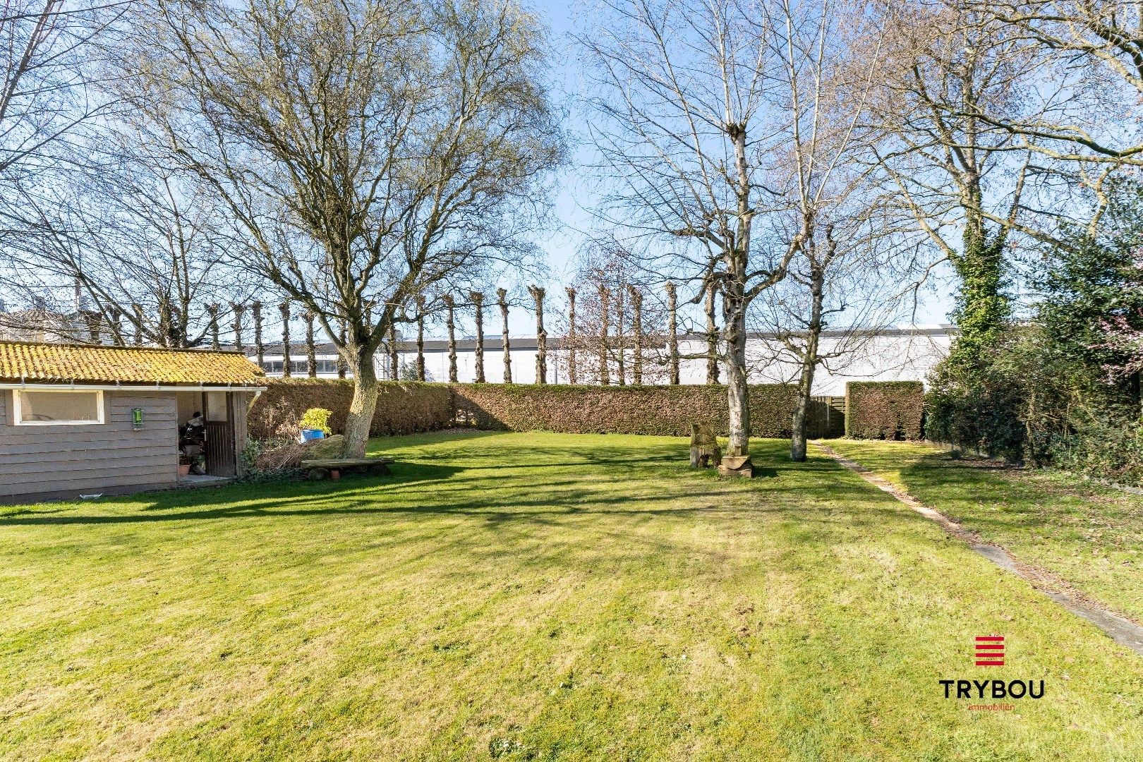 Ruime alleenstaande woning met inpandige garage, magazijn en aangelegde tuin op 1149m² foto 17
