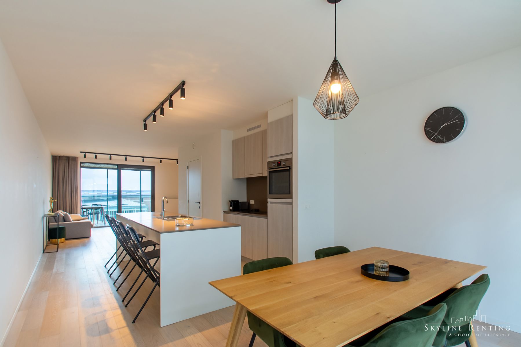 Gezelig lichtrijk gemeubeld 2 kamer app. met 2 TERRASSEN foto {{pictureIndex}}