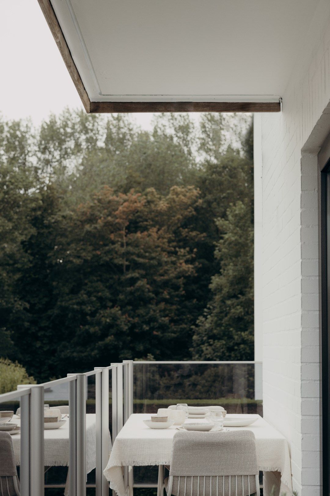 Prachtig vernieuwd appartement (130m²) met 3 volwaardige slaapkamers op 500meter van het strand te Duinbergen. Alle meubelen en kunstwerken zijn inbegrepen in d foto 24