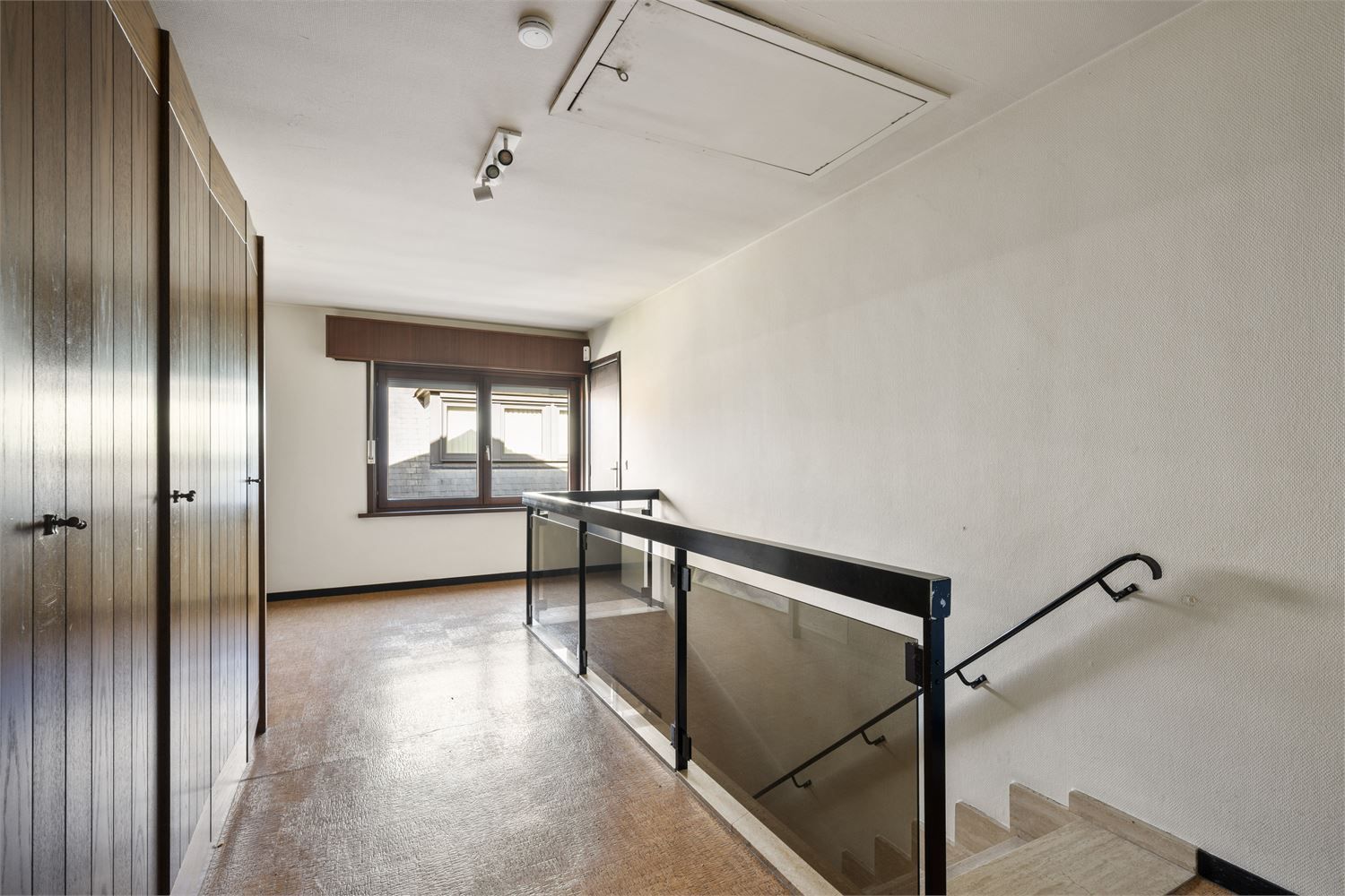 GERENOVEERDE WONING MET ADEMBENEMENDE VERGEZICHTEN foto 19