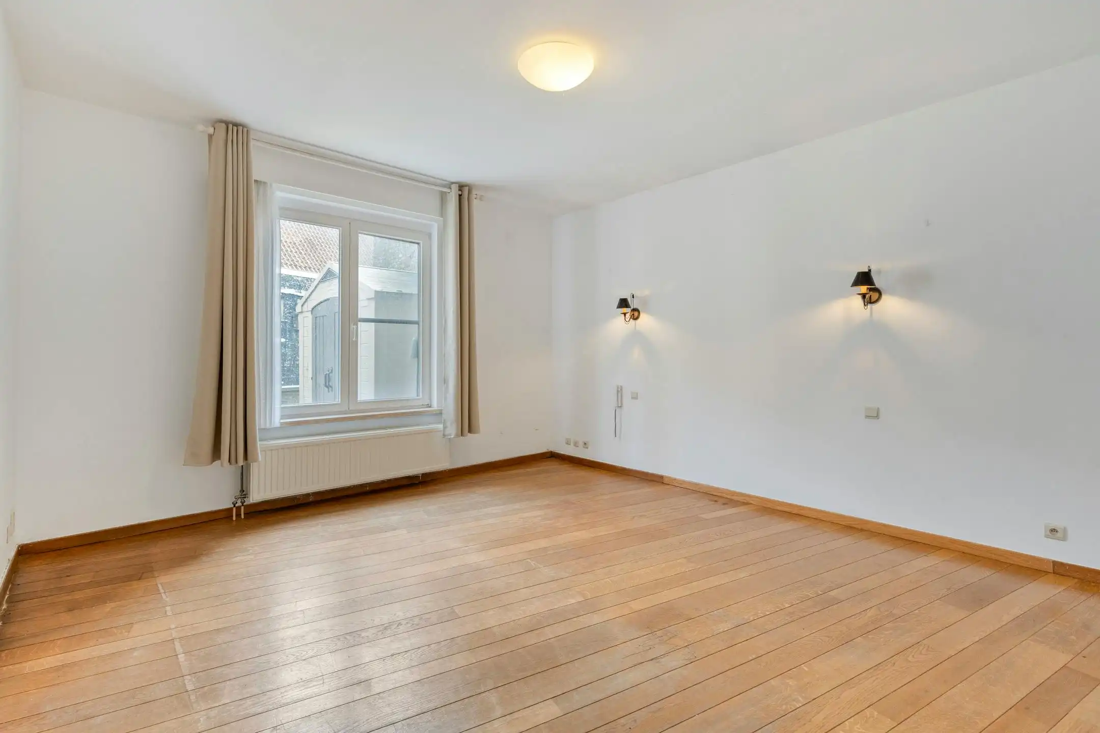 Uniek gelijkvloers appartement aan het Minnewater te Brugge foto 9