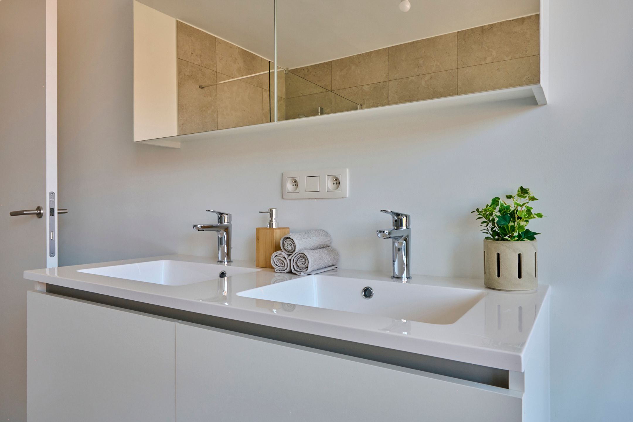 Volledig vernieuwd ruim appartement met 3 slaapkamers foto 16